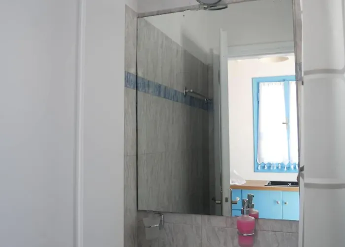 Camares Φολέγανδρος