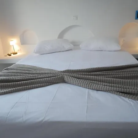 Camares * Folegandros Town